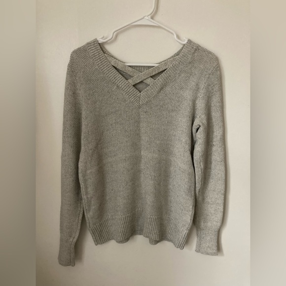 🆕 NWOT, Beacan Cove, Sweater w/ Criss-Cross Back Detail, Light Grey, Size Small - Picture 2 of 4